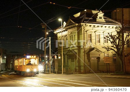 【夜間撮影】相馬株式会社社屋通過の路面電車 【夜間撮影】相馬株式会社社屋通過の路面電車 94360470