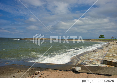 富山県射水市の海老江海浜公園周辺の様子 富山県射水市の海老江海浜公園周辺の様子 94360826