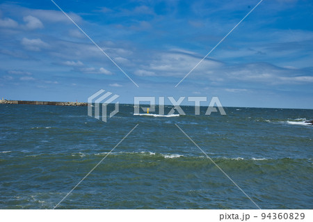 富山県射水市の海老江海浜公園周辺の様子 富山県射水市の海老江海浜公園周辺の様子 94360829