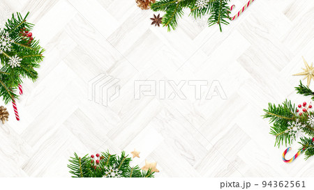 白い木目のクリスマス素材 白い木目のクリスマス素材 94362561