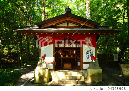 埼玉県秩父郡長瀞町のパワースポット　宝登山神社の宝玉稲荷神社 94363998