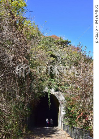 福知山線 廃線敷と武庫川渓谷紅葉 福知山線 廃線敷と武庫川渓谷紅葉 94364901