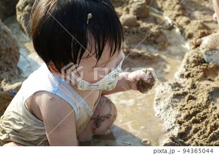 砂遊び 砂の城 遊び 94365044