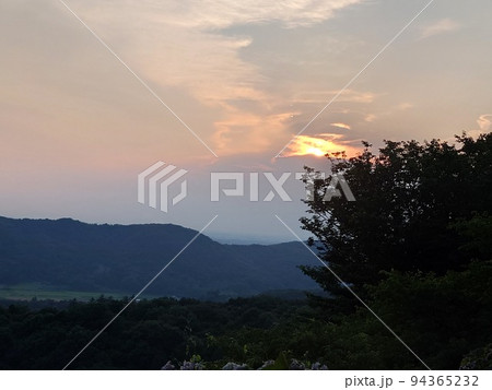 夏の夕暮れ 94365232