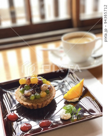 豆たっぷりの和風タルトケーキ 豆たっぷりの和風タルトケーキ 94365712