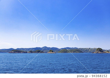 福江港発奈留島行きの船から見た風景 94368152