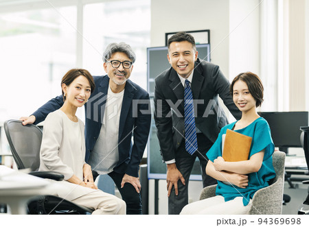 ビジネスパーソンのポートレート ビジネスパーソンのポートレート 94369698