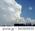 雲にかかる虹 94369930