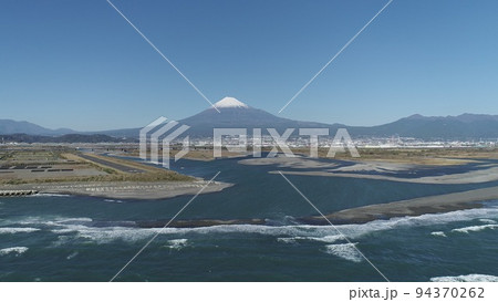 富士川河口から見た富士山 94370262