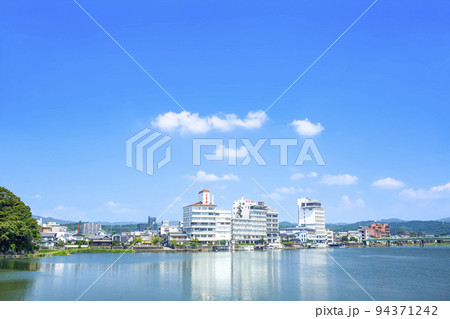 日田の三隈川と街並み 94371242