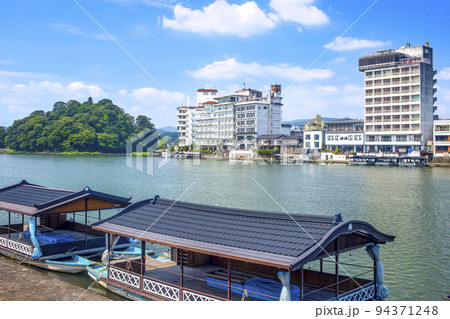 日田の三隈川と街並み 94371248