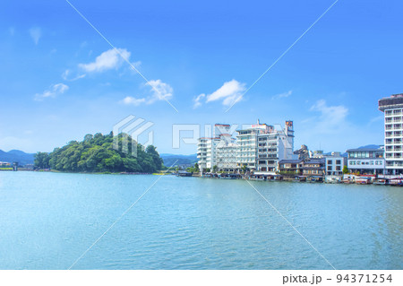 日田の三隈川と街並み 94371254