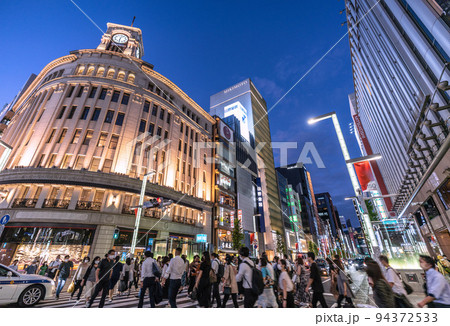 日本の東京都市景観 8週世界最多・死者数5週世界2番目。銀座はコロナ禍前の人出＝9月16日 94372533
