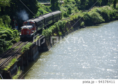 只見線 只見川沿いを行く試運転 4 只見線 只見川沿いを行く試運転 4 94376411