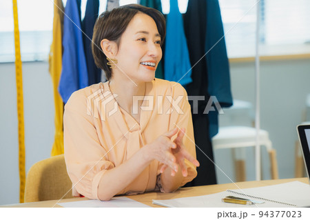 アパレル　デザイン会社 94377023