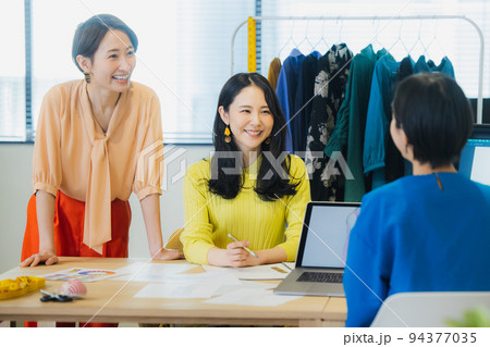 アパレル　デザイン会社 94377035