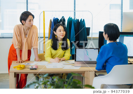 アパレル　デザイン会社 94377039