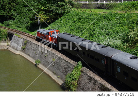 只見線 只見川沿いを行く旧型客車 1 只見線 只見川沿いを行く旧型客車 1 94377519