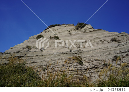 神威岬の頂上付近の岩肌 94378951
