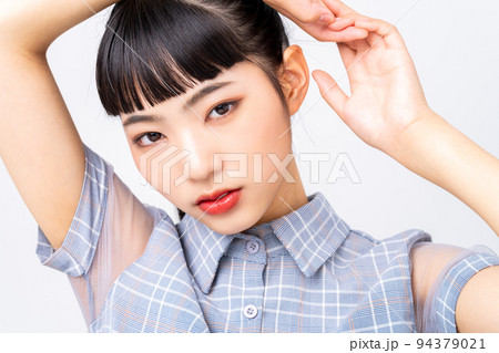 若い女性のビューティ 94379021