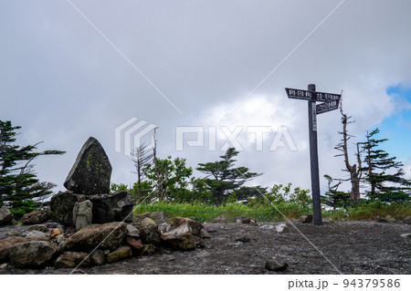 北横岳の山頂（北峰） 94379586