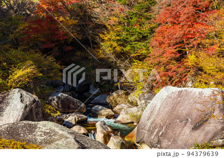 日本一の渓谷美 山梨甲府の秋の絶景 紅葉の昇仙峡 夢の松島 日本一の渓谷美 山梨甲府の秋の絶景 紅葉の昇仙峡 夢の松島 94379639