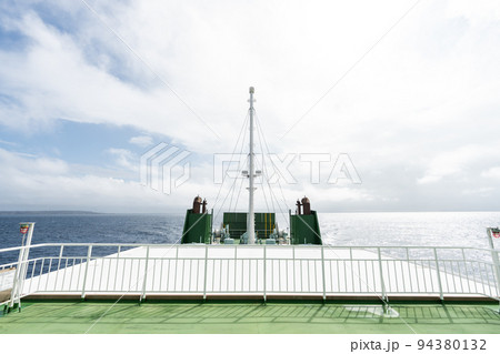 多良間海運・海を臨むリゾートの高台のリフト乗り場 94380132