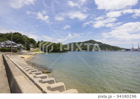 夏の瀬戸内海、広島県福山市浦崎町付近の景色 夏の瀬戸内海、広島県福山市浦崎町付近の景色 94380296
