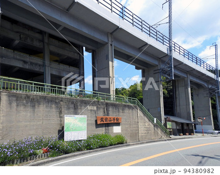 福岡県篠栗町にあるR九州の高架駅筑前山手駅 94380982