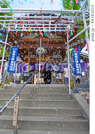 福岡県飯塚市の真言宗御室派正法寺本堂風鈴とシャボン玉 94381015