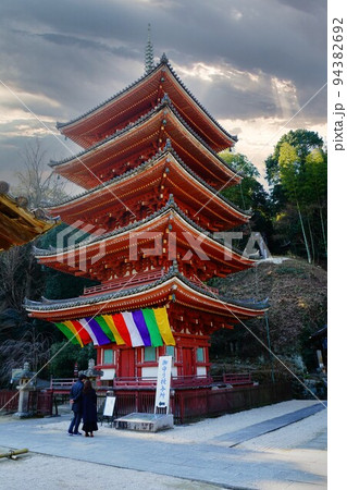 明王院の五重塔 94382692