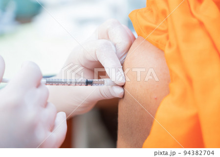 Nurse holding a syringe for the injection giving patient vaccine in hospital. Health care Concept Nurse holding a syringe for the injection giving patient vaccine in hospital. Health care Concept 94382704