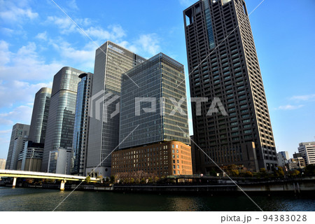 大阪中之島 田蓑橋からの都市風景 94383028