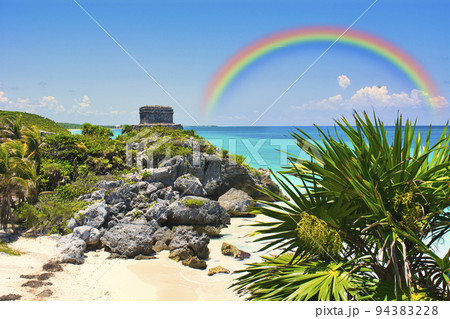 マヤ文明の夢の跡・トゥルム遺跡の絶景 94383228