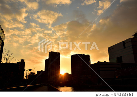 大阪中之島 田蓑橋からの夕景 94383361