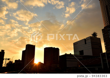 大阪中之島 田蓑橋からの夕景 94383363