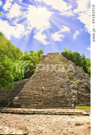 マヤ文明の夢の跡・コバ遺跡の絶景 マヤ文明の夢の跡・コバ遺跡の絶景 94383419