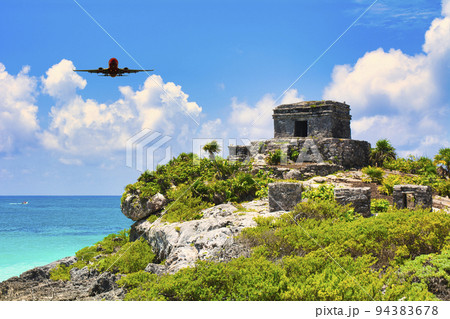 マヤ文明の夢の跡・トゥルム遺跡の絶景 94383678