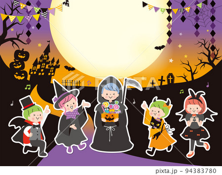 ハロウィンの仮装を楽しむ子ども達のイラストセット 94383780