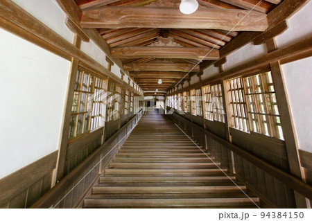 福井県永平寺の階段 94384150