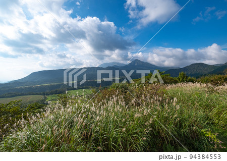 岡山県の鬼女台展望台から見た大山、烏ヶ山、象山、城山 94384553