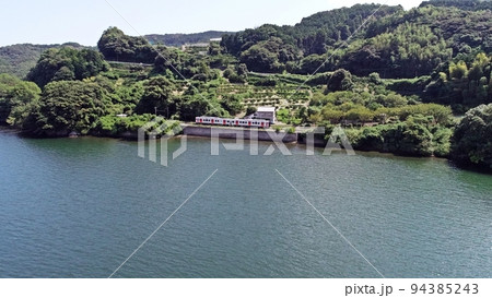 長崎本線の名所を走る新型ディーゼルカー 94385243