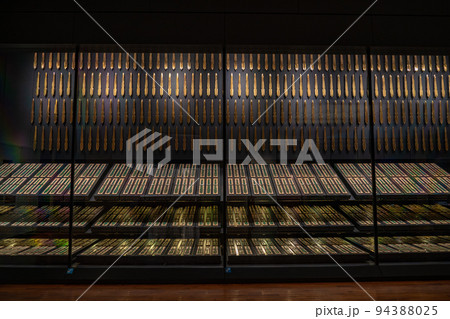 島根県立古代出雲歴史博物館　銅剣　復元模型（島根県出雲市） 94388025