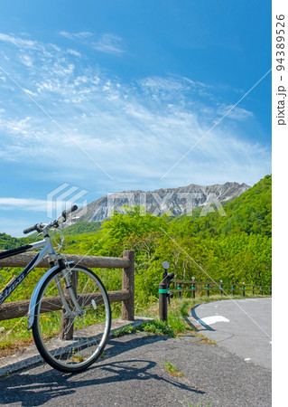 新緑・初夏のサイクリングイメージ（奥大山） 94389526