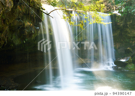 冬の鍋ヶ滝 冬の鍋ヶ滝 94390147