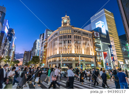 日本の東京都市景観 8週世界最多・死者数5週世界2番目。銀座はコロナ禍前の人出＝9月16日 94390157