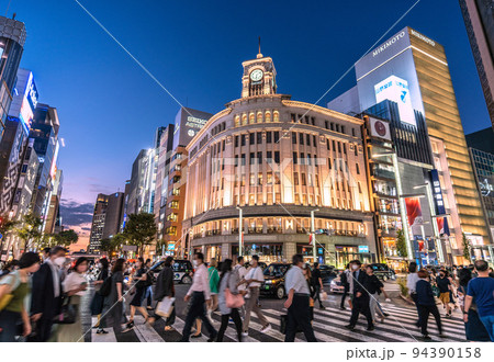 日本の東京都市景観 8週世界最多・死者数5週世界2番目。銀座はコロナ禍前の人出＝9月16日 94390158