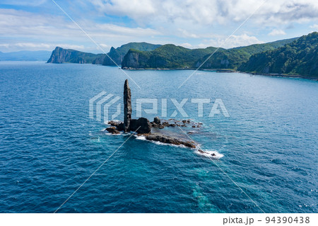ドローン空撮  ローソク岩のイメージ  北海道余市町の観光イメージ 94390438