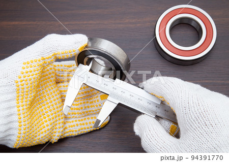 ベアリング（軸受）とノギス 94391770