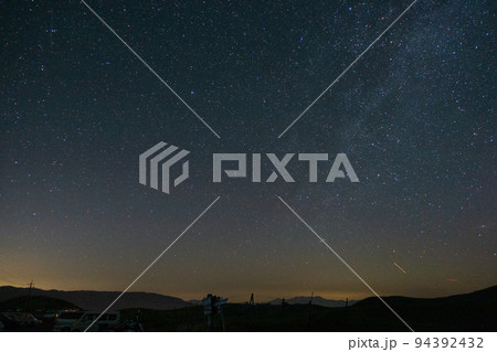 日本の四国カルストのとても美しい天の川 日本の四国カルストのとても美しい天の川 94392432